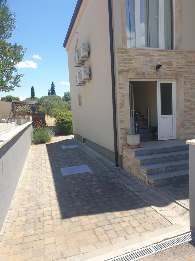 Apartmani Bepo Sveti Filip i Jakov Exteriör bild