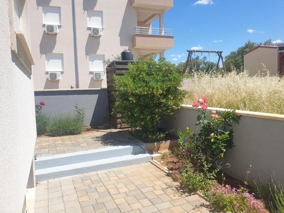 Apartmani Bepo Sveti Filip i Jakov Exteriör bild