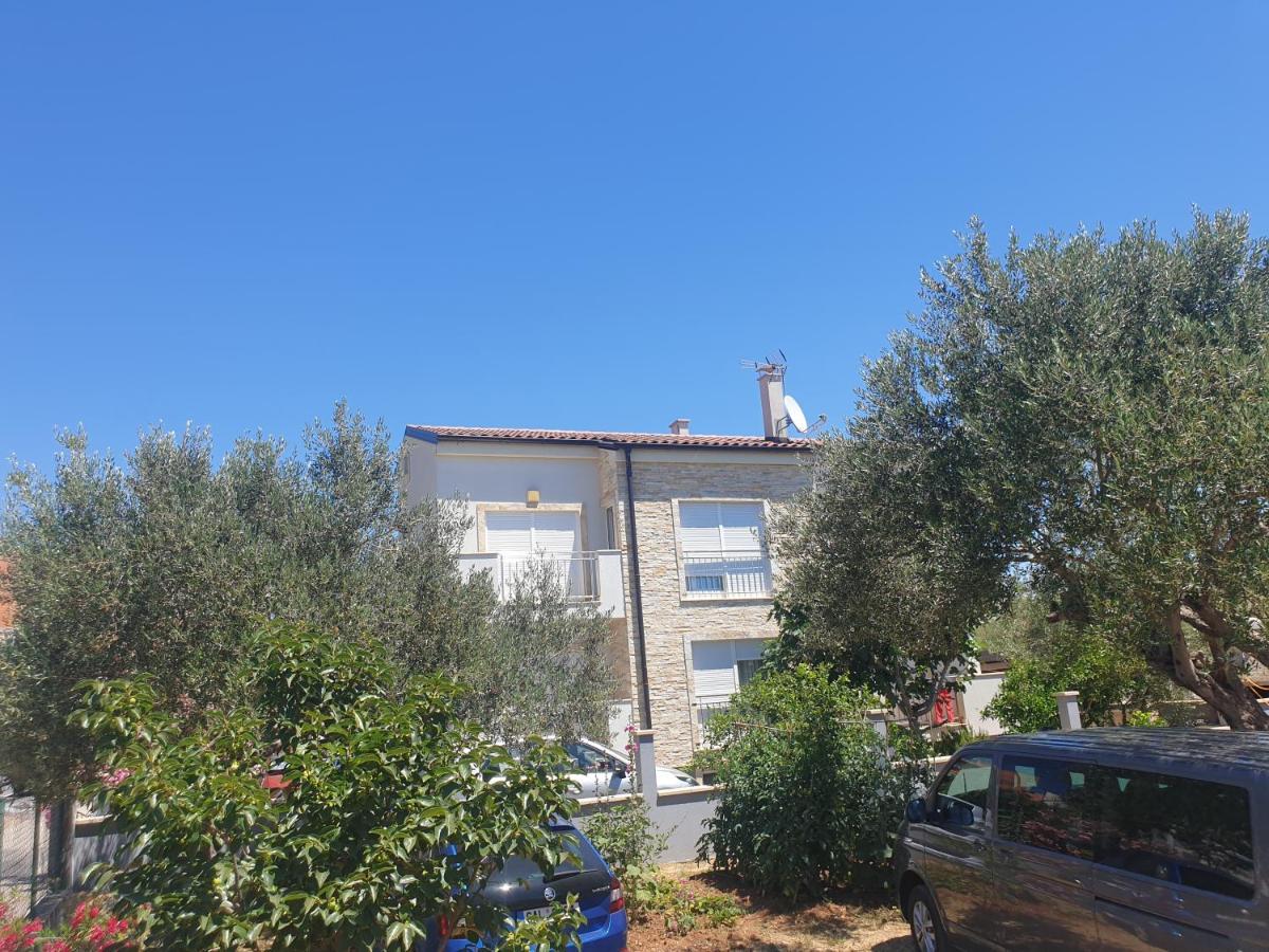 Apartmani Bepo Sveti Filip i Jakov Exteriör bild