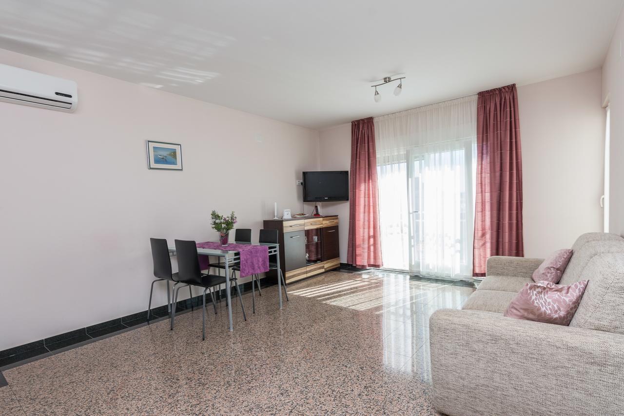 Apartmani Bepo Sveti Filip i Jakov Exteriör bild
