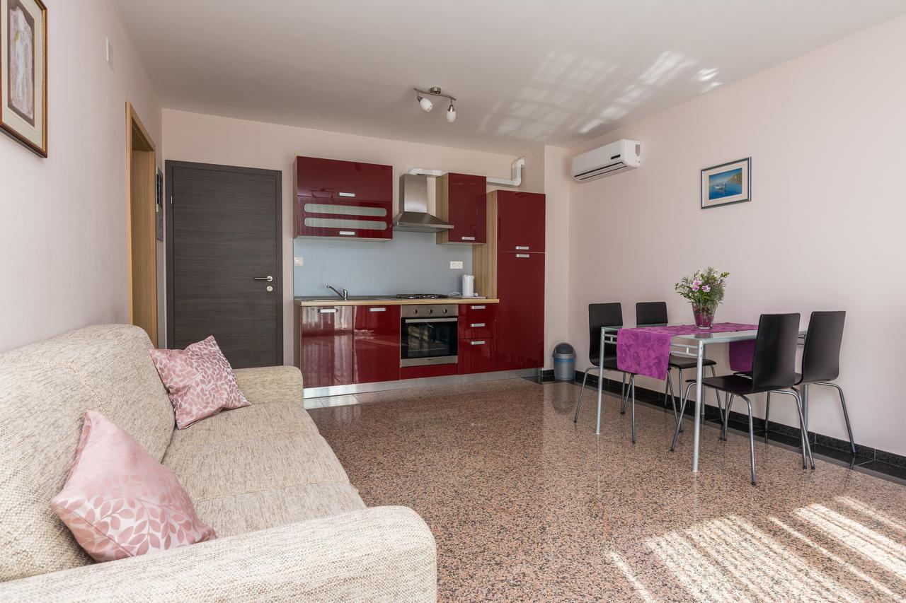Apartmani Bepo Sveti Filip i Jakov Exteriör bild