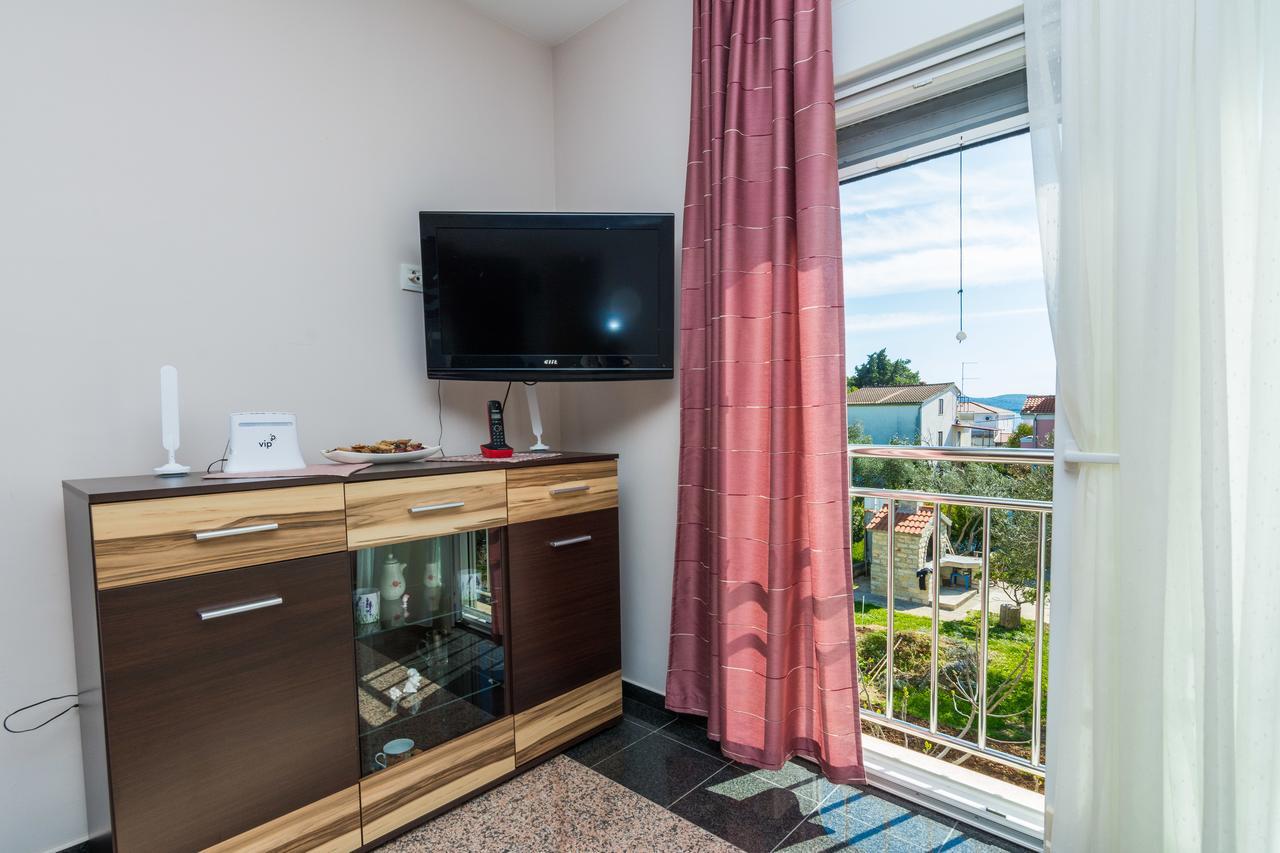 Apartmani Bepo Sveti Filip i Jakov Exteriör bild