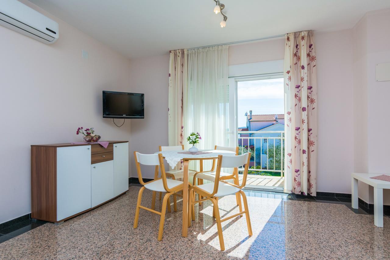 Apartmani Bepo Sveti Filip i Jakov Exteriör bild